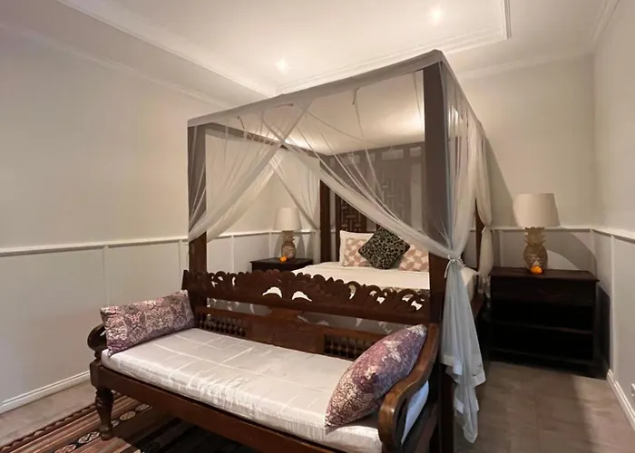 Badra House Hibiscus