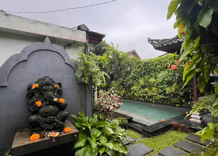 Badra House Hibiscus Villa